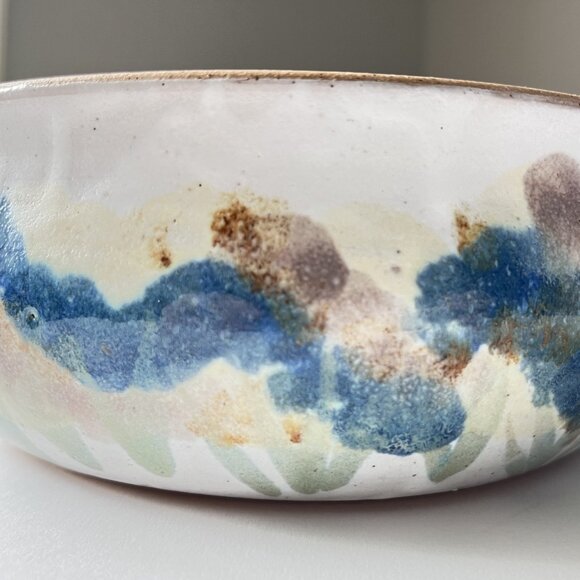 Handmade ceramic bowl with abstract painted flowers - Picture 3 of 10